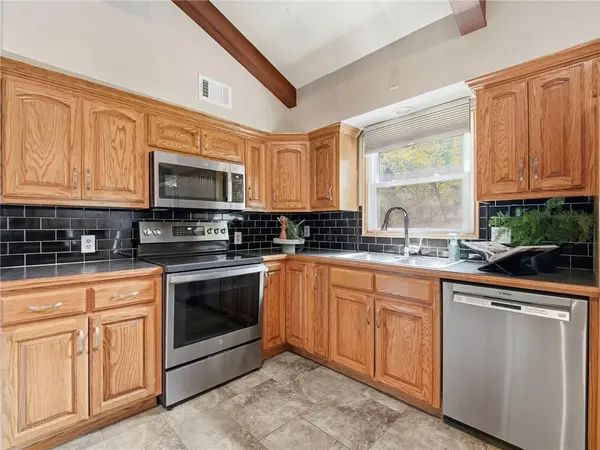 8133 W 93rd ST, Overland Park, KS 66212