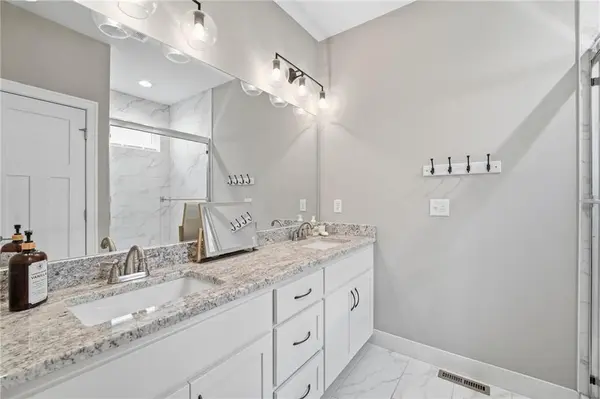 15264 W 171st TER, Olathe, KS 66062