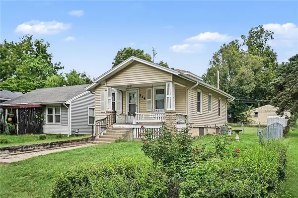 214 E 79th TER, Kansas City, MO 64114