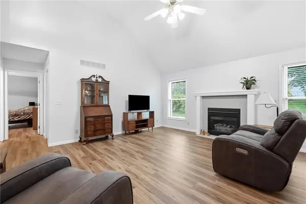 15724 Travis ST, Overland Park, KS 66223