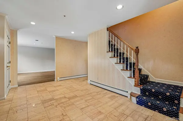 48 Westchester View LN, White Plains, NY 10607