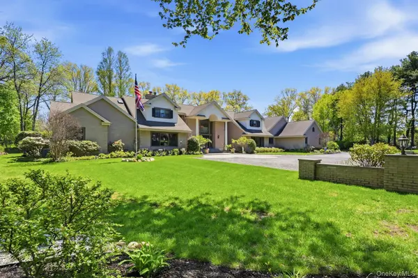 10 Fox Meadow LN, Lloyd Harbor, NY 11743