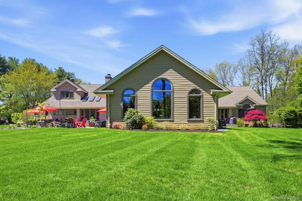 10 Fox Meadow LN, Lloyd Harbor, NY 11743