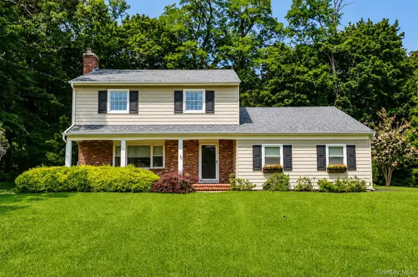 2 Salem DR, Brookhaven, NY 11790