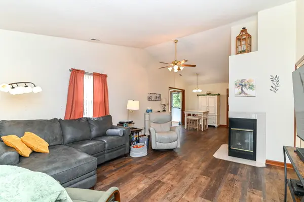 6381 Village Oak CT, Indianapolis, IN 46236