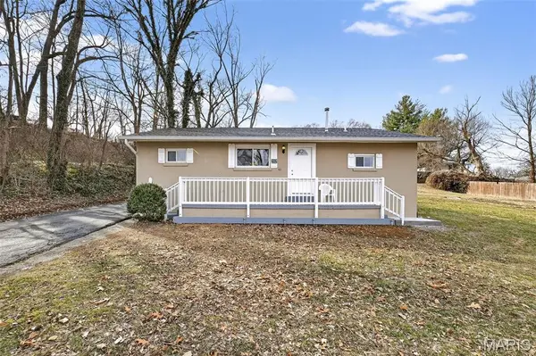 202 2nd ST, Winfield, MO 63389