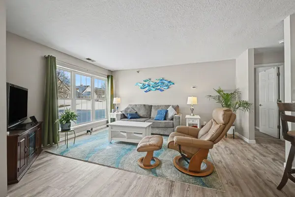 6165 Chasewood Pkwy #1, Hopkins, MN 55343