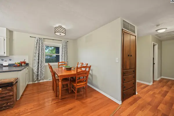 2213 Mayfair Dr, Salina, KS 67401