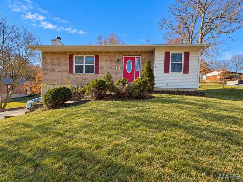 15 Toni Trails CT, Fenton, MO 63026