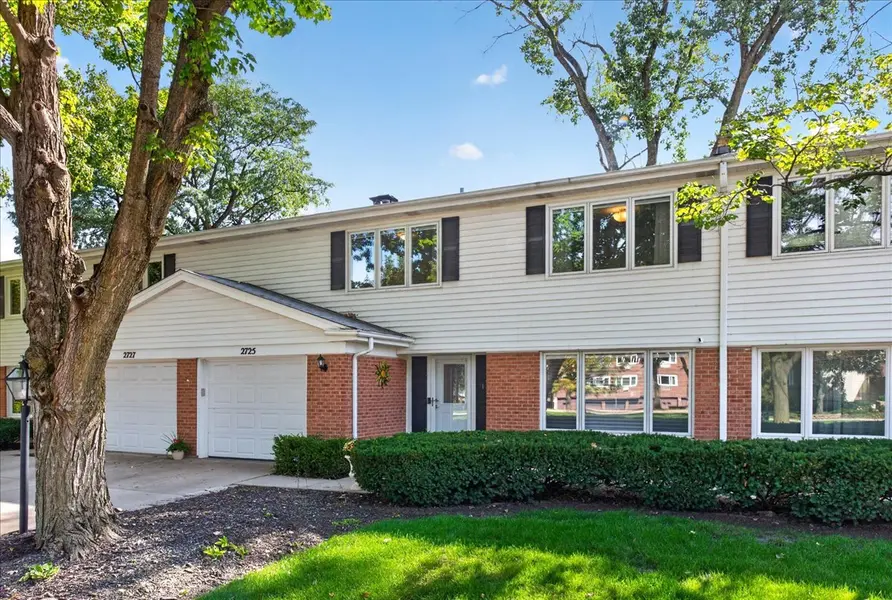 2725 E Bel Aire DR, Arlington Heights, IL 60004