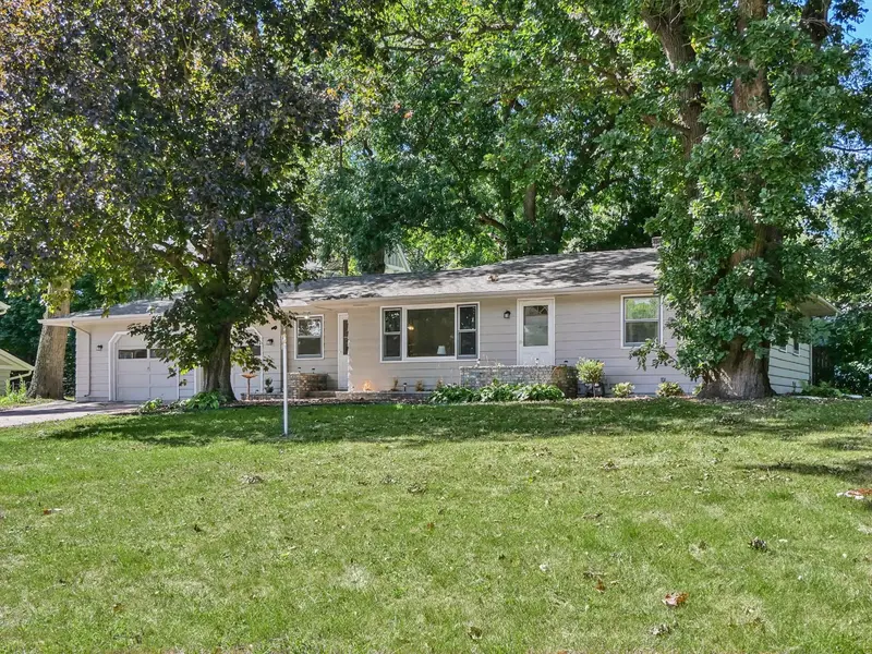 1225 Dunkirk LN N, Plymouth, MN 55447