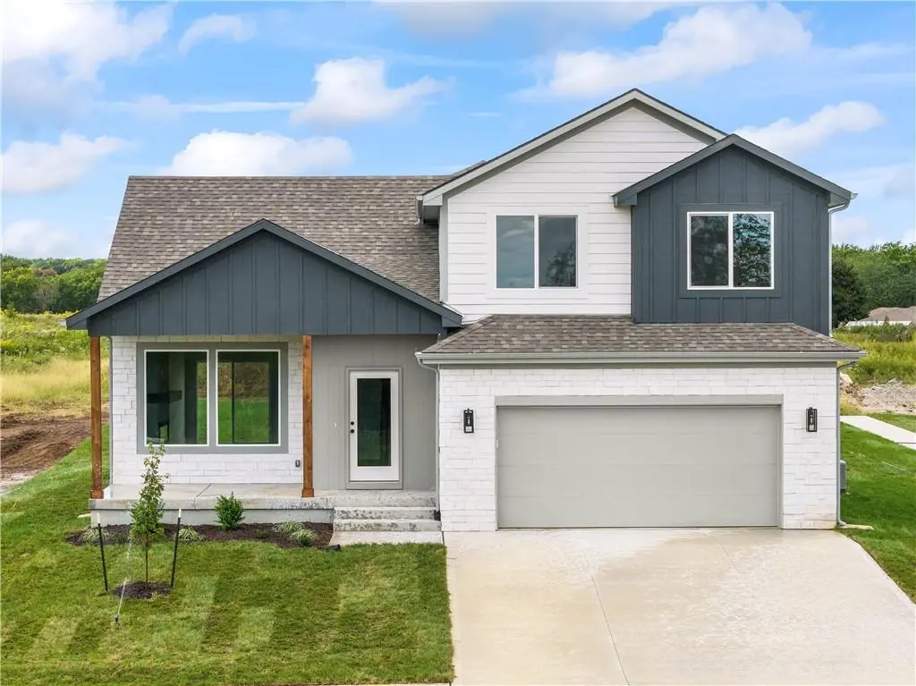 2200 SE Oak Ridge DR, Oak Grove, MO 64075