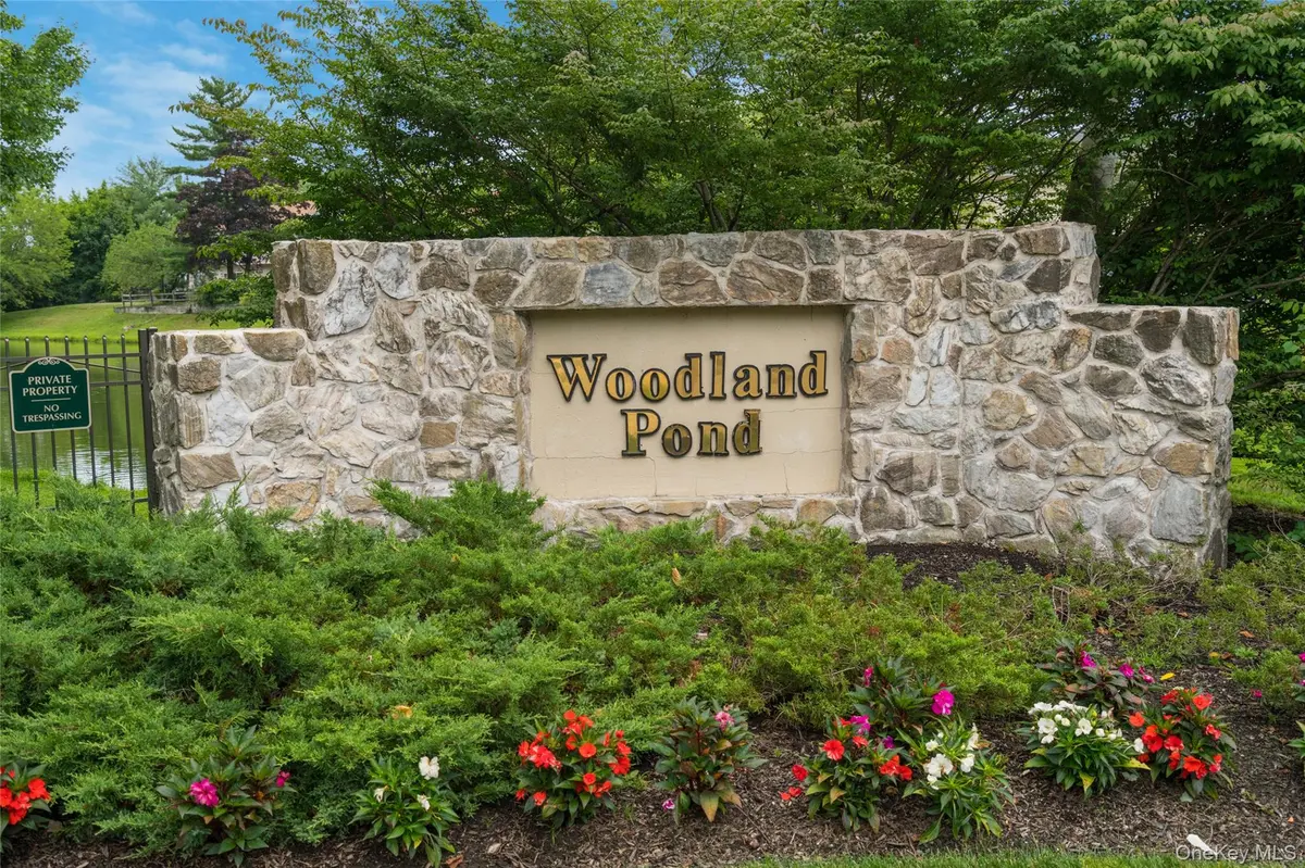 122 Woodlake DR, Woodbury, NY 11797