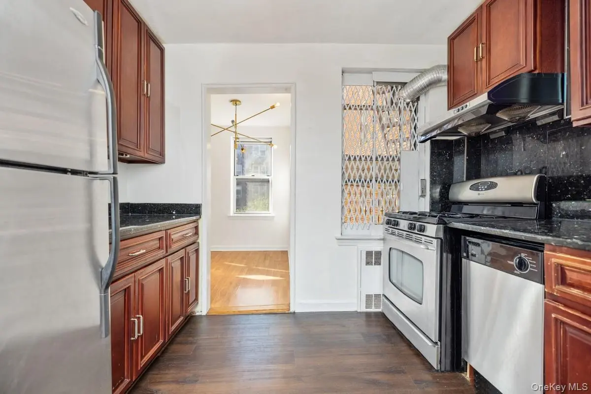 67-10 108th ST #4A, Forest Hills, NY 11375
