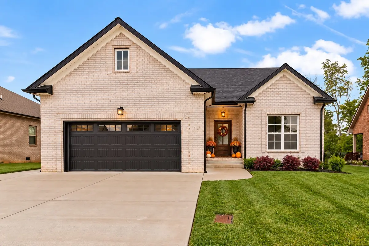 824 Brown Swiss Ct, Clarksville, TN 37043