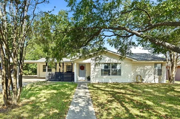 904 Kirk ST, Taylor, TX 76574