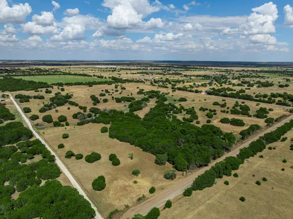 4 County Road 340, Mcgregor, TX 76657