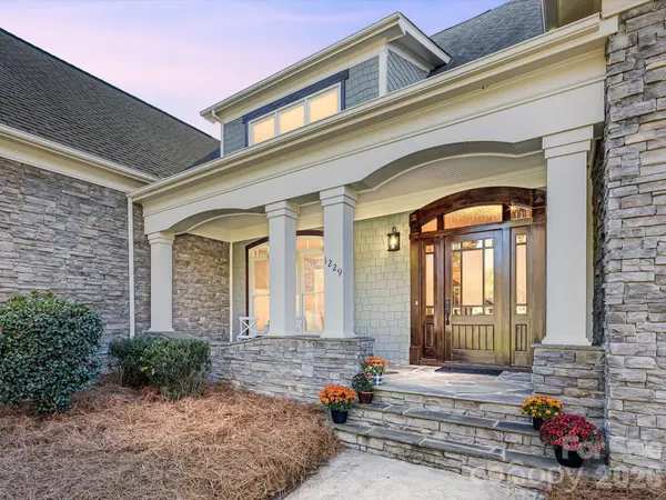 1229 Hadley Park LN, Weddington, NC 28104