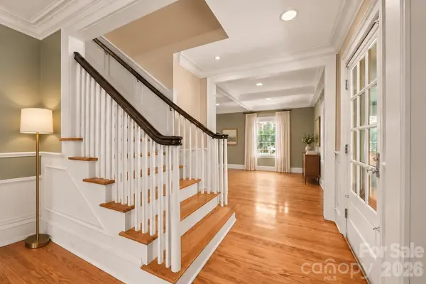 1620 Biltmore DR, Charlotte, NC 28207
