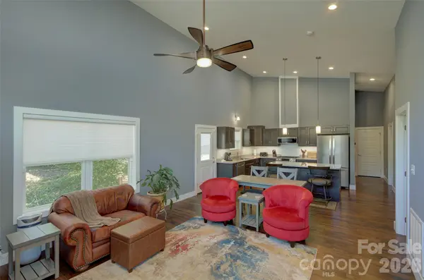 6 Dellwood ST, Asheville, NC 28806