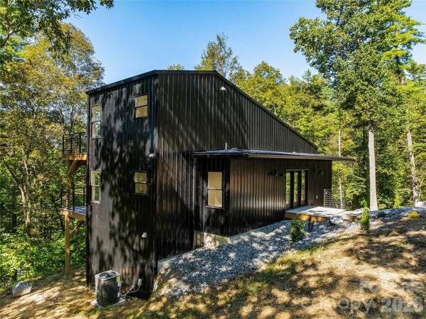 210 Overlook LN, Marshall, NC 28753