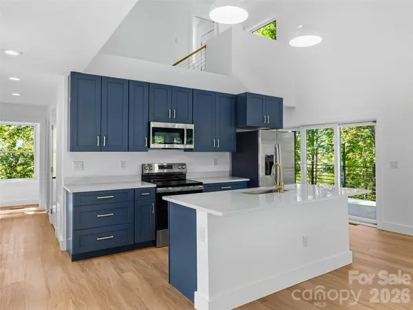 210 Overlook LN, Marshall, NC 28753