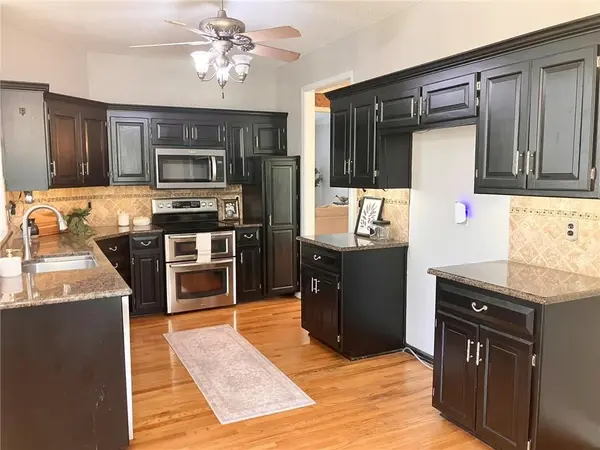 8925 W 132nd TER, Overland Park, KS 66213