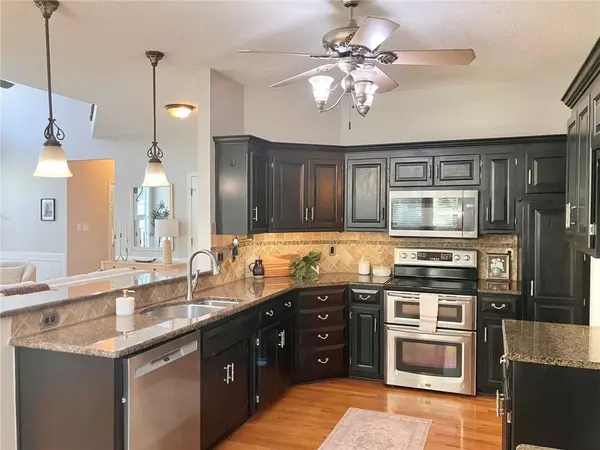 8925 W 132nd TER, Overland Park, KS 66213