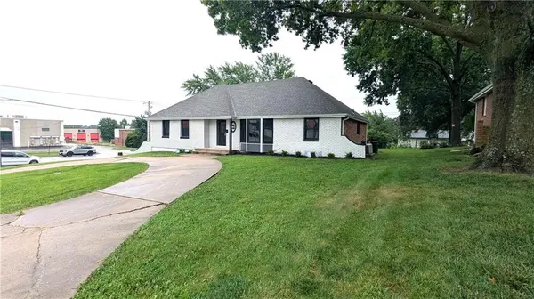 9909 E 76th TER, Raytown, MO 64138