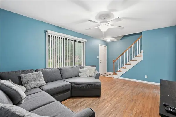 813 S Sunset DR, Olathe, KS 66061