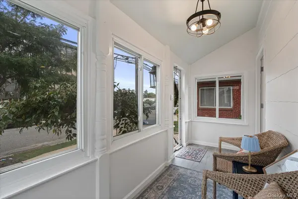 35 Saint Marks AVE, Rockville Centre, NY 11570