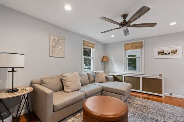 35 Saint Marks AVE, Rockville Centre, NY 11570