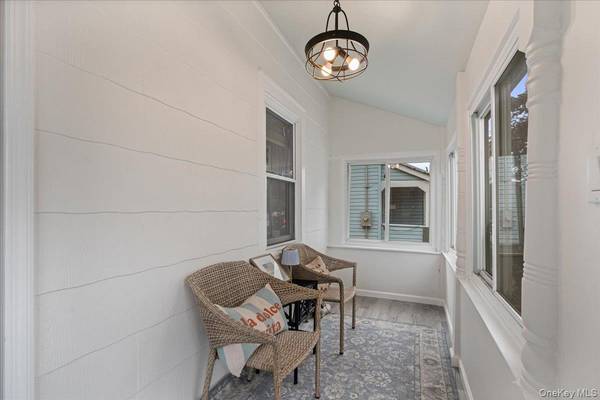 35 Saint Marks AVE, Rockville Centre, NY 11570