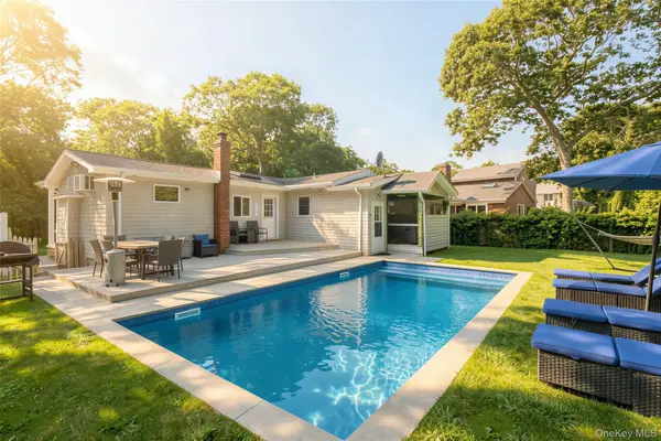 19 Lakewood AVE, East Quogue, NY 11942