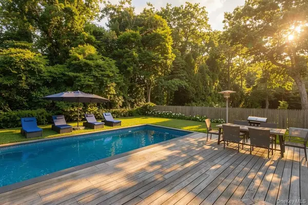 19 Lakewood AVE, East Quogue, NY 11942