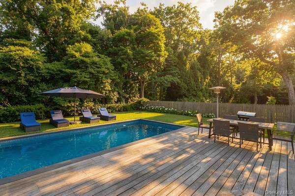 19 Lakewood AVE, East Quogue, NY 11942