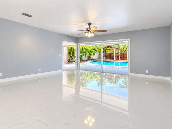 5124 SPRINGWOOD DR, Tampa, FL 33624