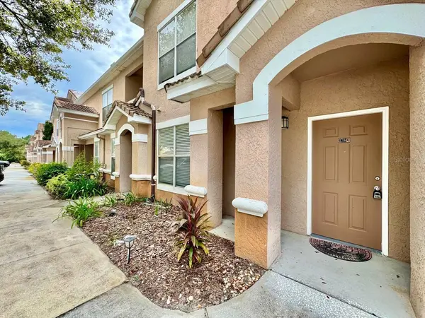 17942 VILLA CREEK DR #17942, Tampa, FL 33647