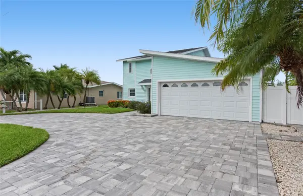 544 LILLIAN DR, Madeira Beach, FL 33708