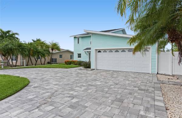 544 LILLIAN DR, Madeira Beach, FL 33708