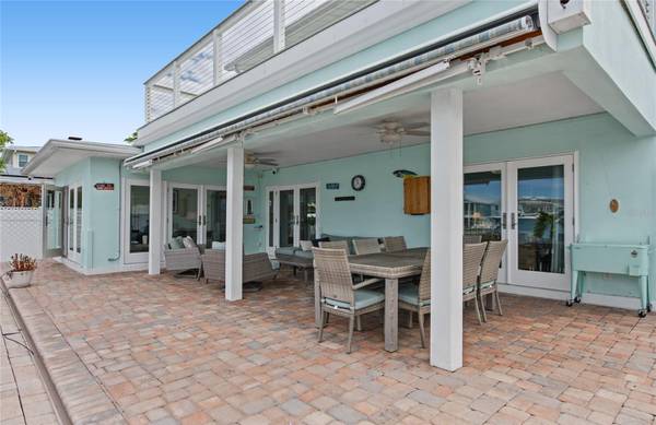 544 LILLIAN DR, Madeira Beach, FL 33708