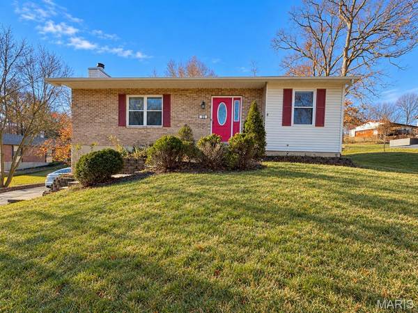 15 Toni Trails CT, Fenton, MO 63026