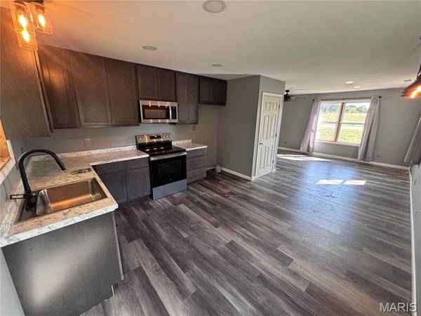 335 Brightstone RD, Farmington, MO 63640
