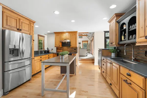 27069 W FOX RIVER RD, Cary, IL 60013