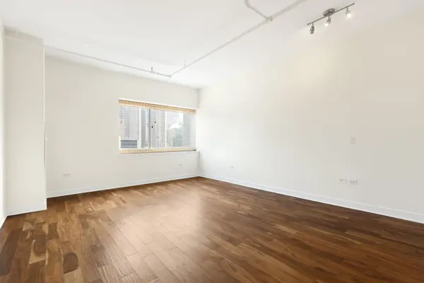 737 W Washington BLVD #1204, Chicago, IL 60661