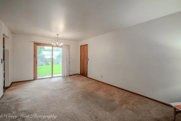 2119 Highland DR, Sycamore, IL 60178