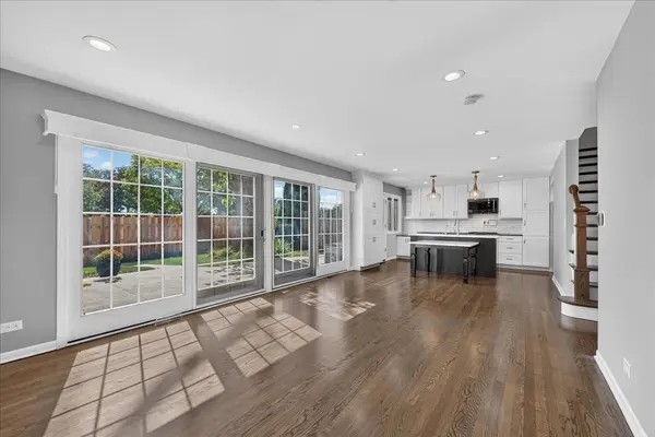 2725 E Bel Aire DR, Arlington Heights, IL 60004