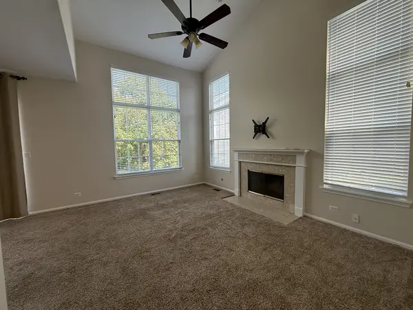 1410 Grandview CT #1410, Algonquin, IL 60102
