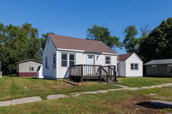 124 W School ST, Wolcott, IN 47995