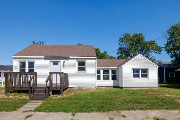 124 W School ST, Wolcott, IN 47995